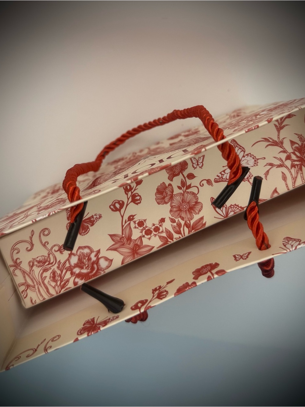 Dior LIMITED EDITION Gift Bag&Box: Butterfly and floral "Toile de Jouy" Pattern - Picture 7 of 8